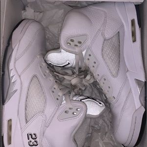Jordan 5 metallic size 8.5
